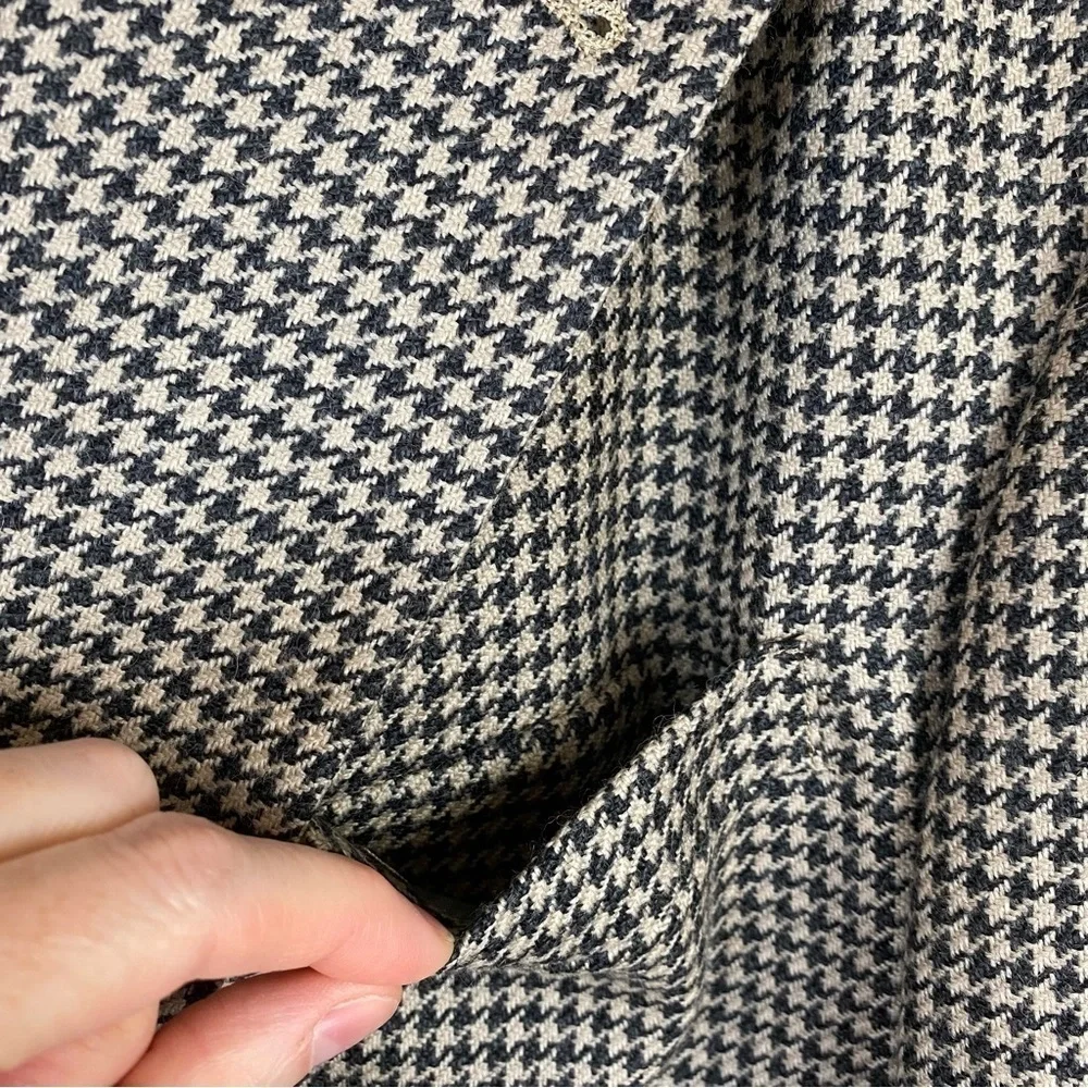Vintage 90s Tommy Hilfiger Houndstooth Black Tan Two-Button Blazer, Size 44R‎